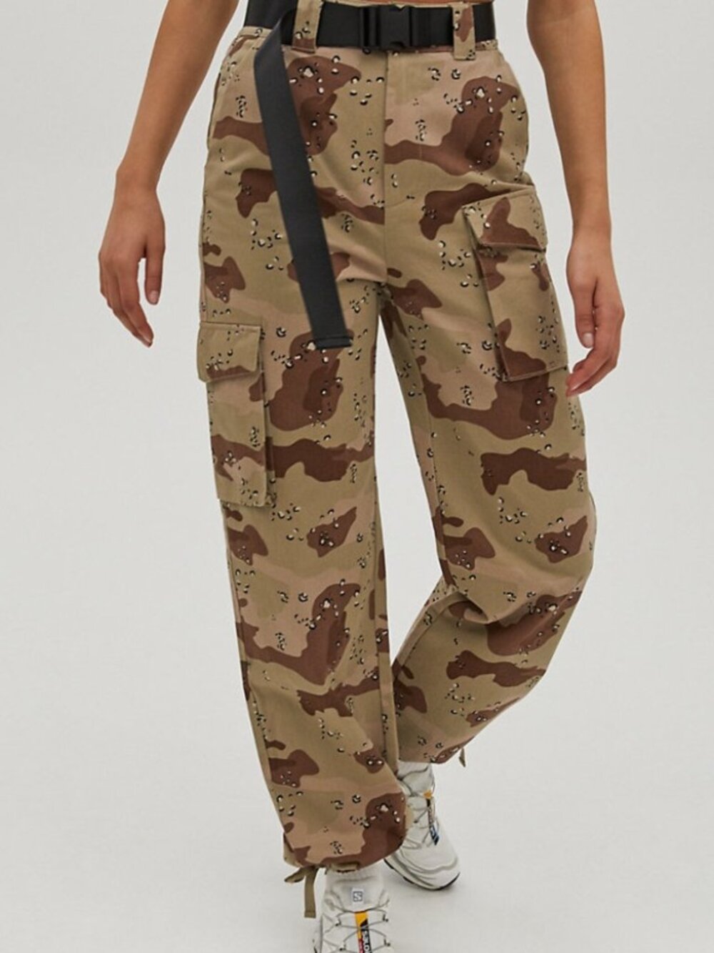 Aritzia TNA The Eagle Rock Camo Cargo Pants - Picture 2 of 6